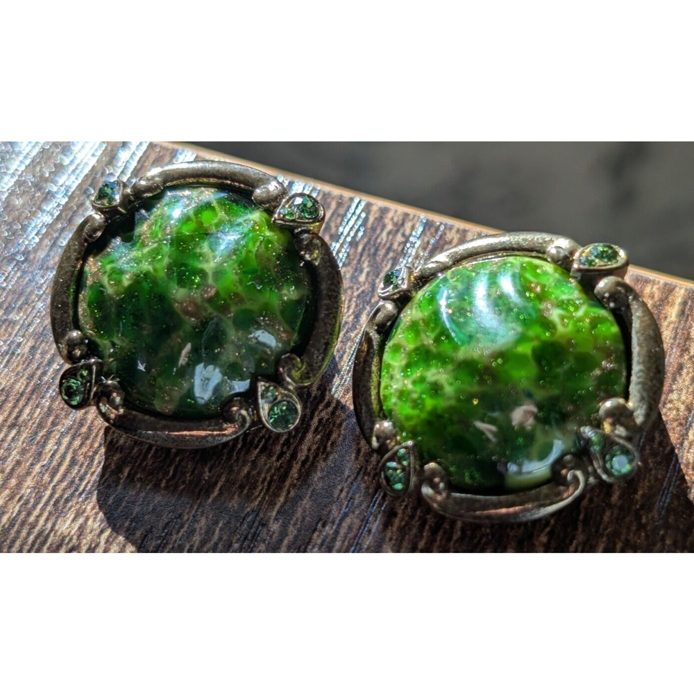 Jay Strongwater Vintage Clip On Green Stone W/Green Rhinestones 1"